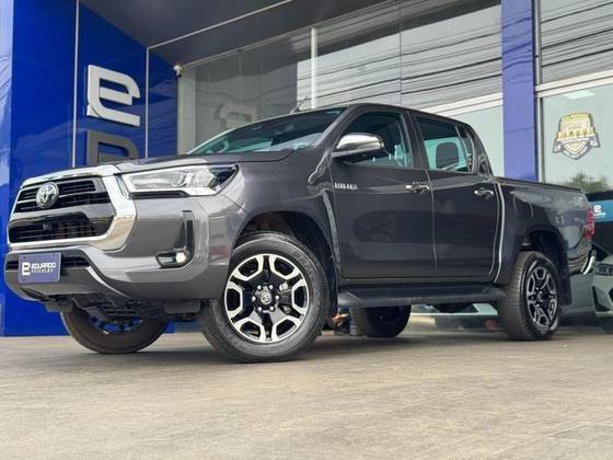 TOYOTA HILUX 2.8 D-4D TURBO DIESEL CD SRX 4X4 AUTOMÁTICO TOYOTA HILUX 2.8 D-4D TURBO DIESEL CD SRX 4X4 AUTOMÁTICO